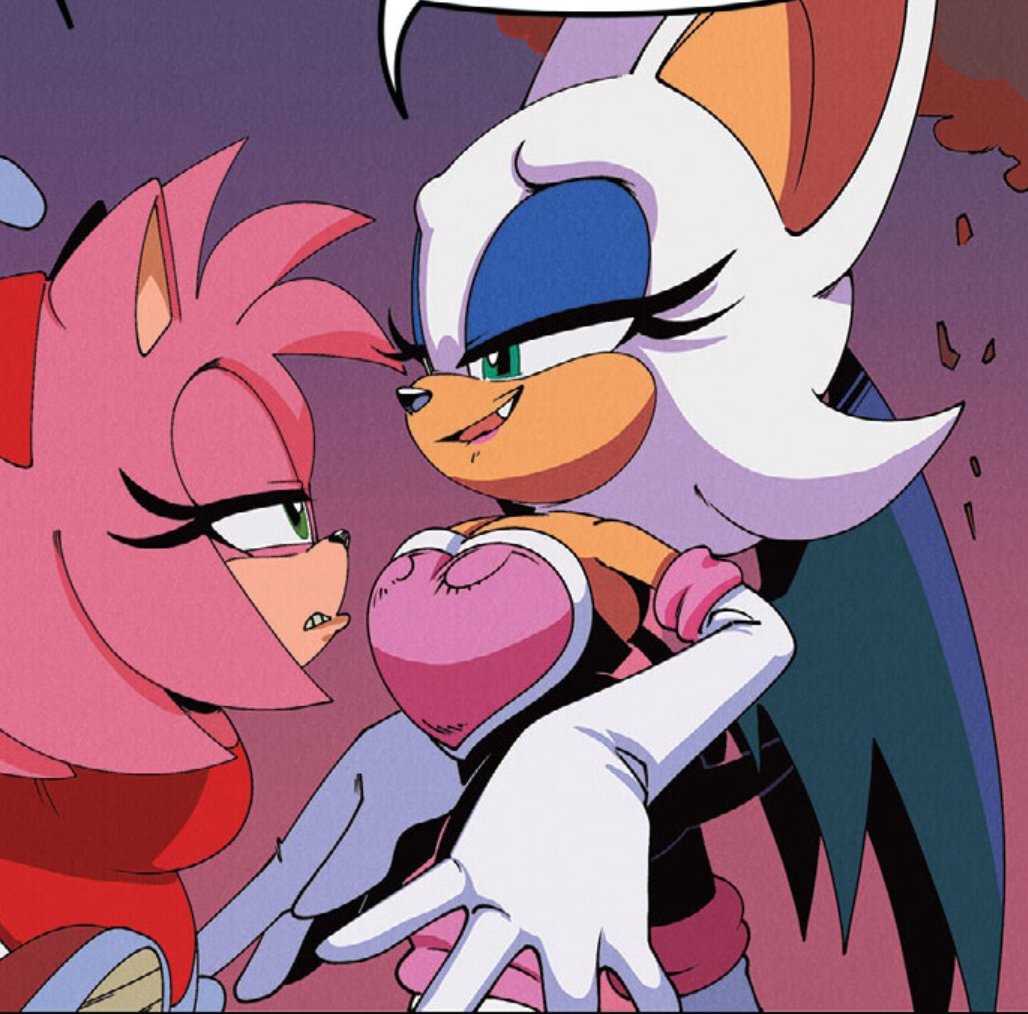 HyperBitHero's tweet photo. Rouge in Issue #59 of IDW Sonic is legitimately a gift to mankind. https://t.co/LgnulDB9Pw
