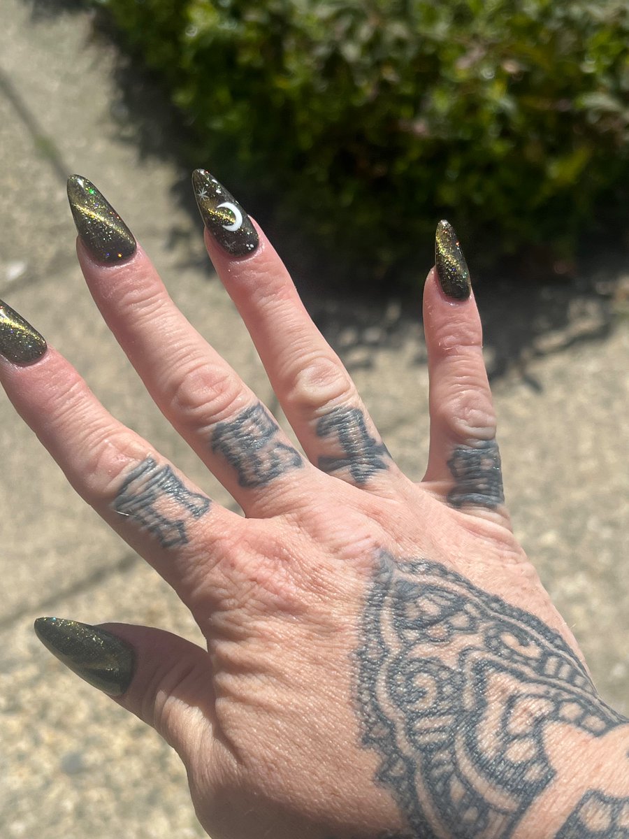 missakitty98's tweet photo. Bored at home. Checking out my super cute new nails and toenails LOL ❤️ https://t.co/OFpfNPB5JF