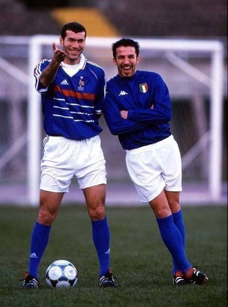 roger_delpiero's tweet photo. @FTBLsection @infoAzzurri Ada banyak keindahan sepakbola, Zidane dan Del Piero diantaranya. https://t.co/y2zy8sctN6