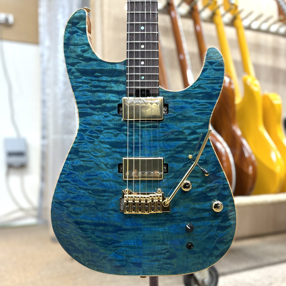 Kz Versaの初回製作分を 宮地楽器立川店さまに納品しました！ 開発に