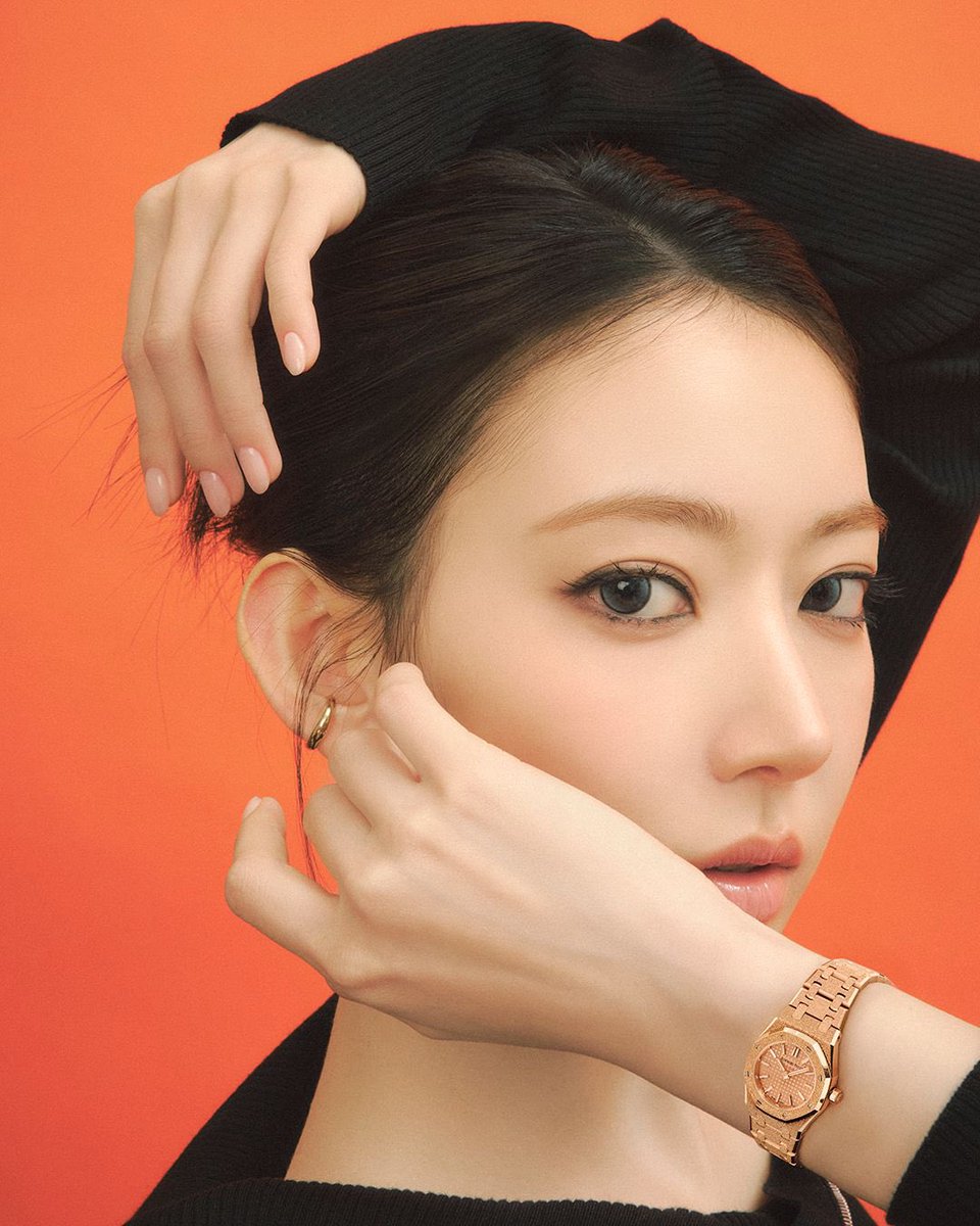 VOGUE Japanのオーデマ ピゲ特集に登場した宮脇咲良さん…美しい