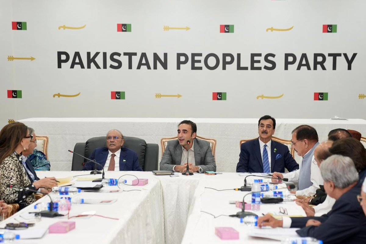 aijaz_PanhwarP's tweet photo. پاکستان پیپلزپارٹی کے چیئرمین @BBhuttoZardari کی صدارت میں سینٹرل ایگزیکٹو کمیٹی کا پہلا روز مکمل۔ پارٹی کی حکمت عملی اور عوامی فلاح کے منصوبوں پر اہم غور و فکر۔
#PPP #BBhuttoZardari #CentralExecutiveCommittee #PakistanPolitics #Sindh https://t.co/ZQq2QMJFFL