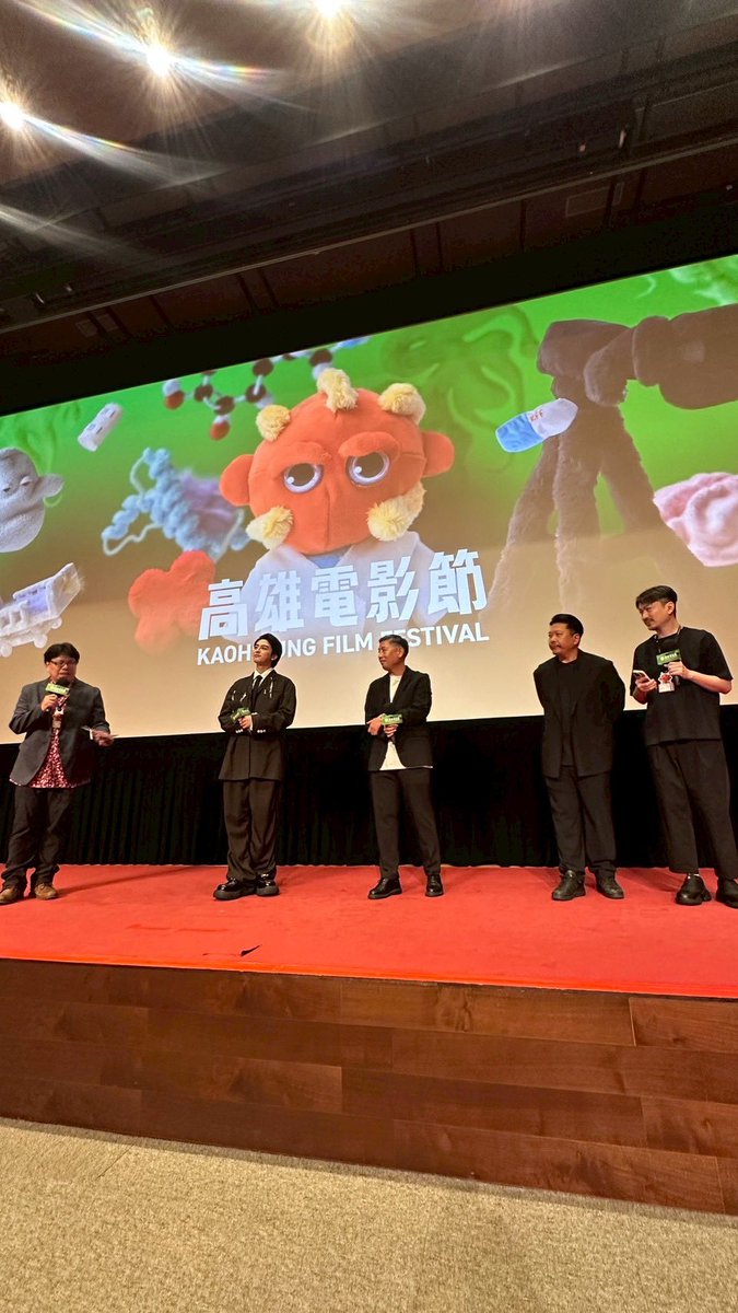 ProductionLenny's tweet photo. 映画『YOUNG&FINE』
高雄映画祭の現地記事をまとめてもらいました！みんなで台湾行けて最高でした！
#映画ヤンファン

（獨家專訪）新原泰佑太帥被霸凌！闖演藝圈5年成熟了：痛苦才會成長
https://t.co/e4ummuJ4Pv

（人物專訪）日本最帥高中生求學遭霸凌   新原泰佑懵懂當演員 在煩惱中成長
https://t.co/4Zz52S61D6

Other media coverage:
「魔女沒條件」新原泰祐赴「興隆居」用餐 大讚小籠包美味
日本男神現身高雄喝鹹豆漿 新原泰佑害羞認：被自己帥到
新原泰祐扮日本最帥高中生 放電眼神帥暈導演和自己
新原泰祐來台大啖鹹豆漿 笑認照鏡子被自己帥到
「日本最帥高中生」新原泰祐來台激推鹹豆漿 試鏡靠眼神電翻導演：全身發抖
「日本最帥高中生」新原泰祐首訪台！竟愛上鹹豆漿 羞認照鏡子會被帥到
日男神大推台灣鹹豆漿！來台羞認「被自己帥到」他一看：全身發抖
日男神大推台灣鹹豆漿！來台羞認「被自己帥到」他一看：全身發抖
日本最帥高中生新原泰佑眼神太電！《魔女沒條件》大尺度不害羞
新原泰佑熱愛「台式早餐」點名鹹豆漿 萬洛想來台拍戲積極學中文
「最帥高中生」新原泰佑愛上鹹豆漿 導演認被電到全身發抖
太會放電！日本「神顏」新原泰佑空降高雄影展 導演讚：被他電到全身發抖
