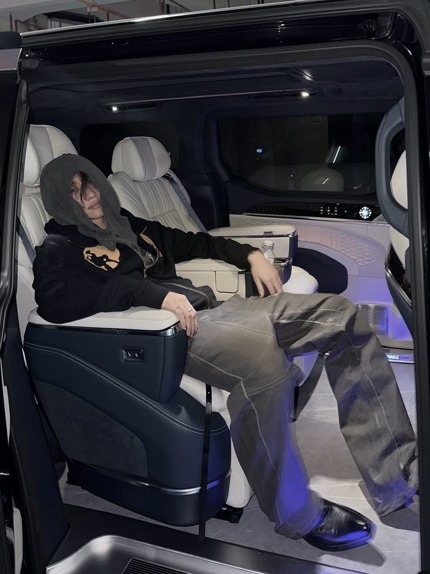 kascadead's tweet image. h.★ Happy birthday to the most caring and patient person I know. Thank you for being kind, my translator, my baby, and my best friend all at once. Please lmk if Han isn’t treating you well so I can punch him in the face. I love you and wish you the best.