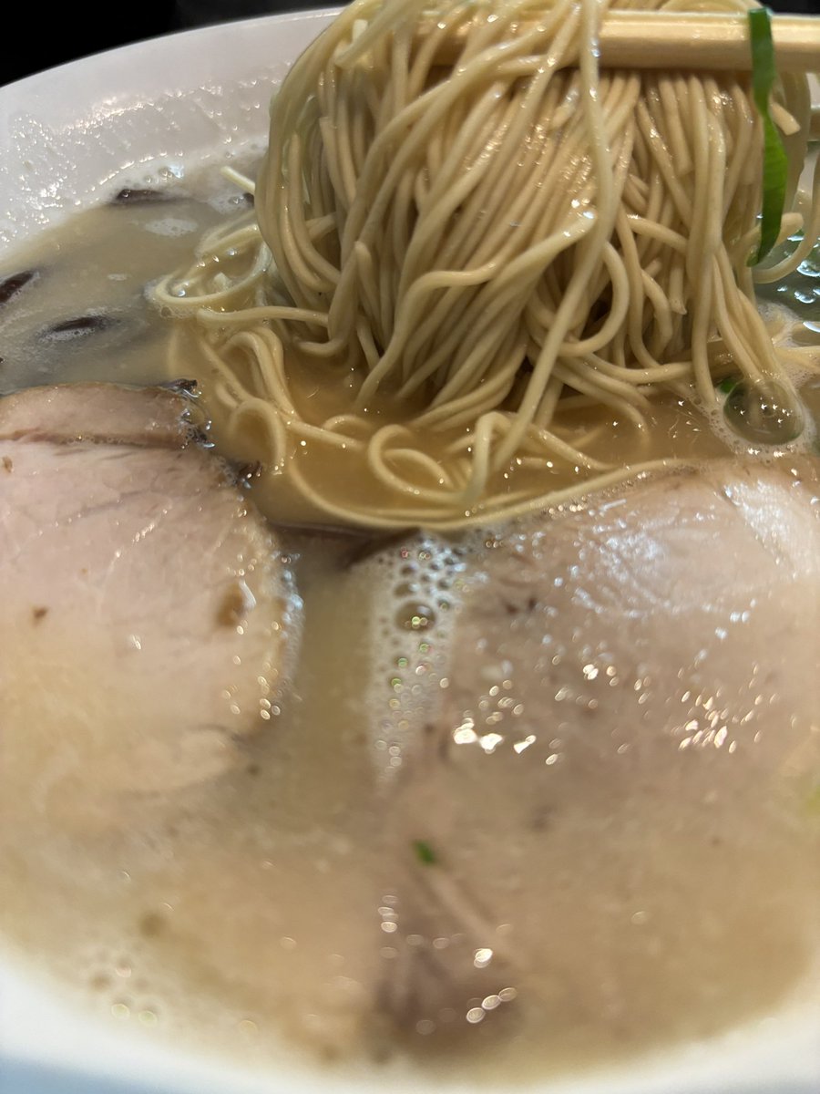 slotseventh's tweet photo. ラーメン　たつや❣️❣️

ラーメン、麺はカタ✨
それと小ライス❗️
味わい深いスープ⤴️
食べ出したら止まらん😆 https://t.co/HavfPPFtmx
