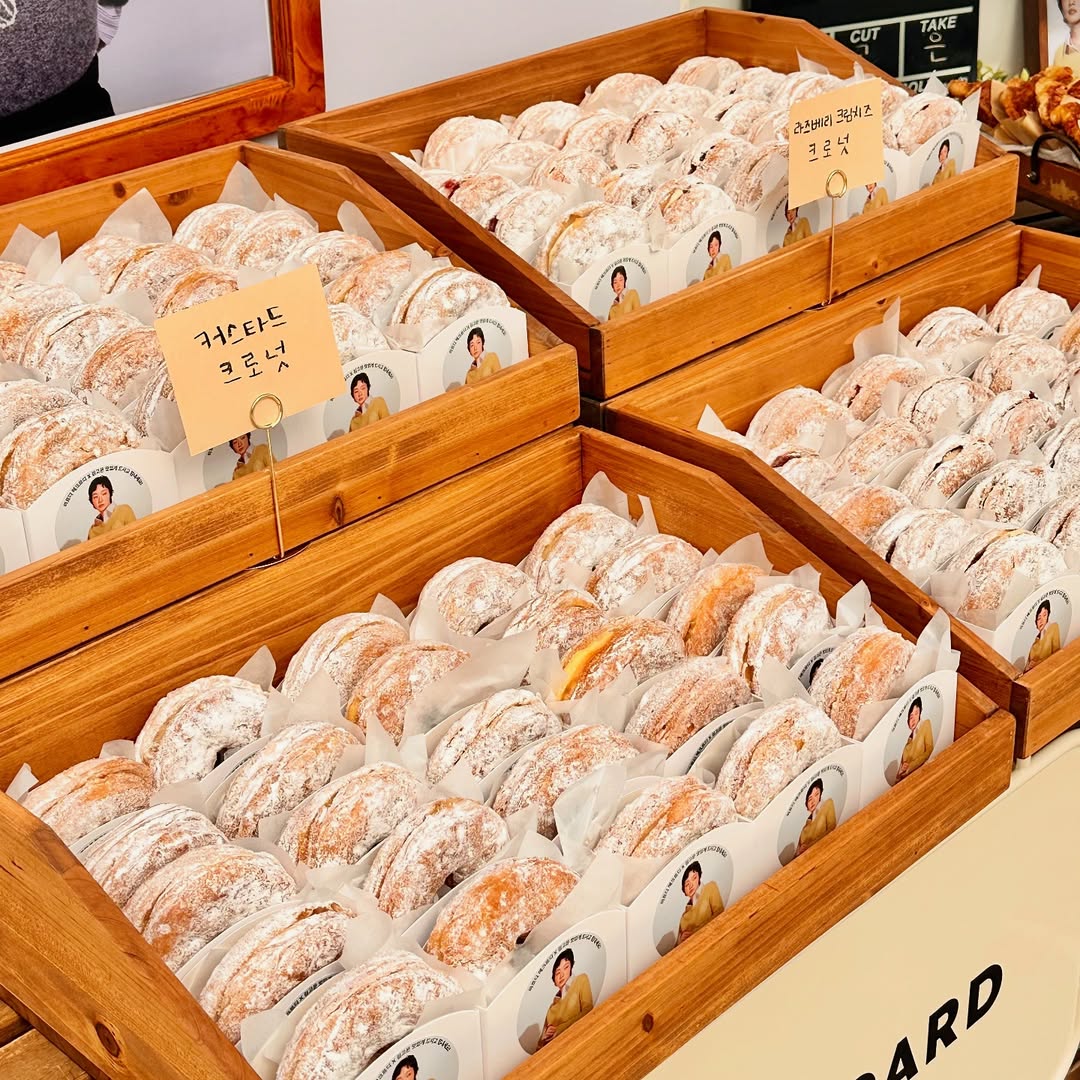 [Kim Goeun coffeetruck support]
💛김고은💛님 서포트 현장✨

커피차 문의는 ▶ pf.kakao.com/_Sittb

#커피차 #연예인커피차 #커피차서포트 #연예인서포트 #스탠다드커피차 #스탠다드커피 #standardcoffeetruck #촬영장커피차 #김고은 #KimGoeun #김고은커피차 #유미의세포들 #유미의세포들3