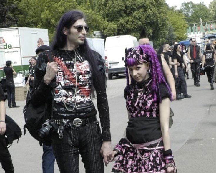 bab0oshk44's tweet image. ravers at Germany's Wave Gotik Treffen,2009