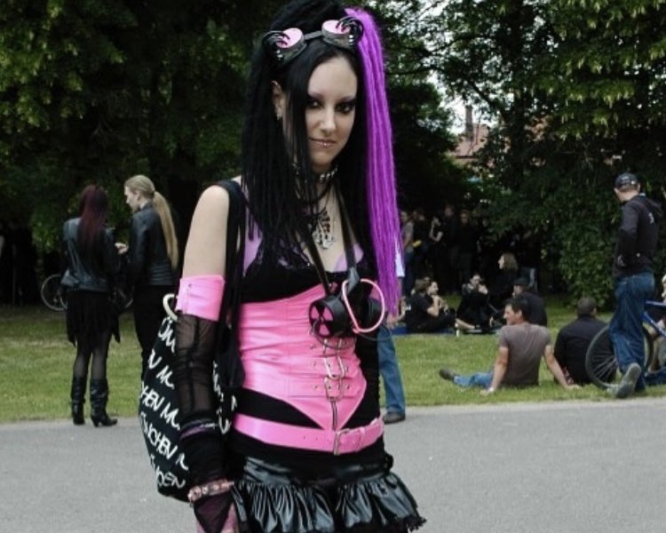 bab0oshk44's tweet image. ravers at Germany's Wave Gotik Treffen,2009