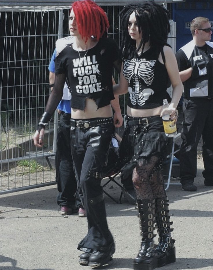 bab0oshk44's tweet image. ravers at Germany's Wave Gotik Treffen,2009