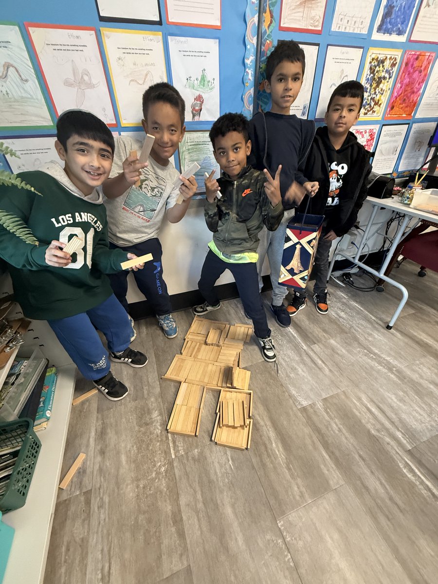 barb6grands's tweet photo. Third grade having fun in Discovery @OES_MrsLynch @OESAPMac https://t.co/edJvF8rprs