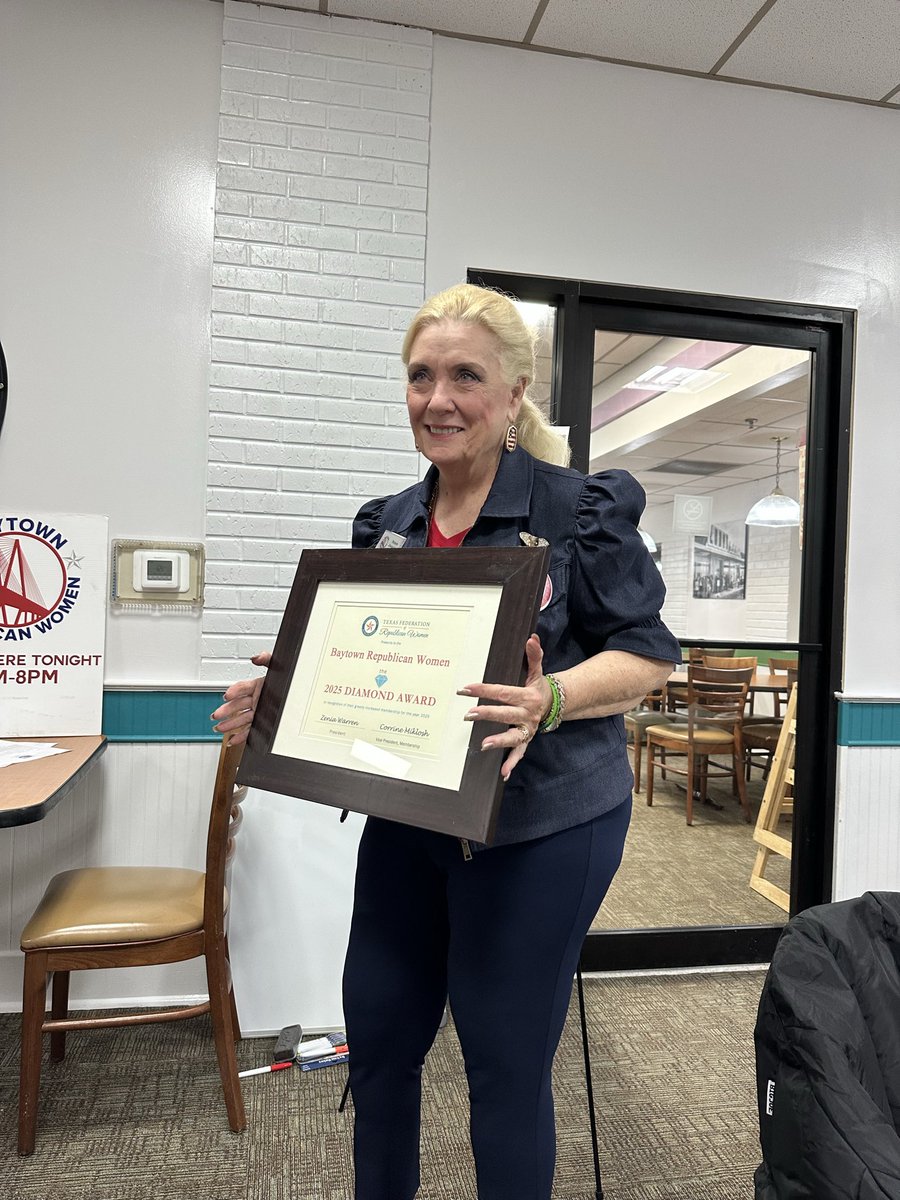 TomButlerTX's tweet image. Just got home from an amazing meeting with the @BayRepWomen! I want to thank them for the privilege of leading the Texas Pledge and for the opportunity to speak. Congratulations as well on earning the Diamond Award — a well-deserved recognition of all your hard work. Keep it up!