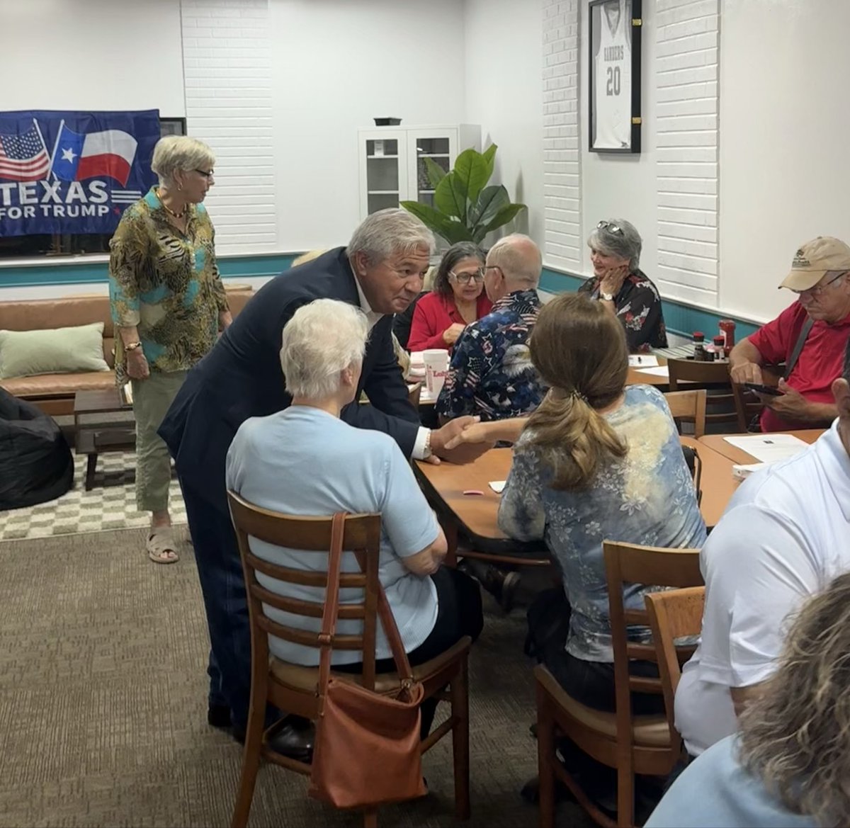 TomButlerTX's tweet image. Just got home from an amazing meeting with the @BayRepWomen! I want to thank them for the privilege of leading the Texas Pledge and for the opportunity to speak. Congratulations as well on earning the Diamond Award — a well-deserved recognition of all your hard work. Keep it up!
