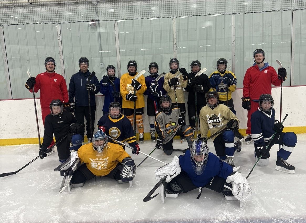mjhlWolverines's tweet image. Ben Roulette and Jase Wareham went all the way out to Minnedosa to practice with the U13 Minnedosa Bombers squad this evening!