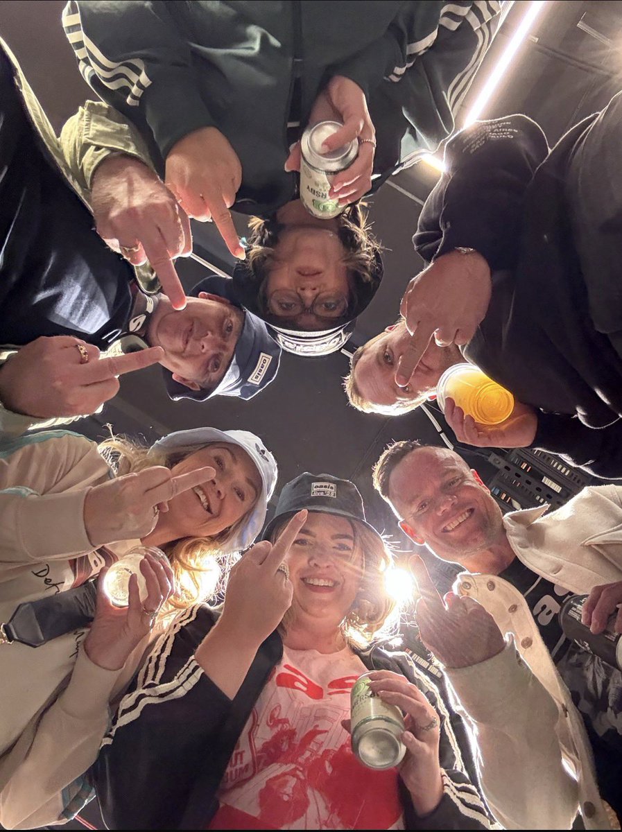 AndyPick73's tweet image. Simply the best time ever in Melbourne last week for the first night Oasis gig. What a time to be alive #oasislive25