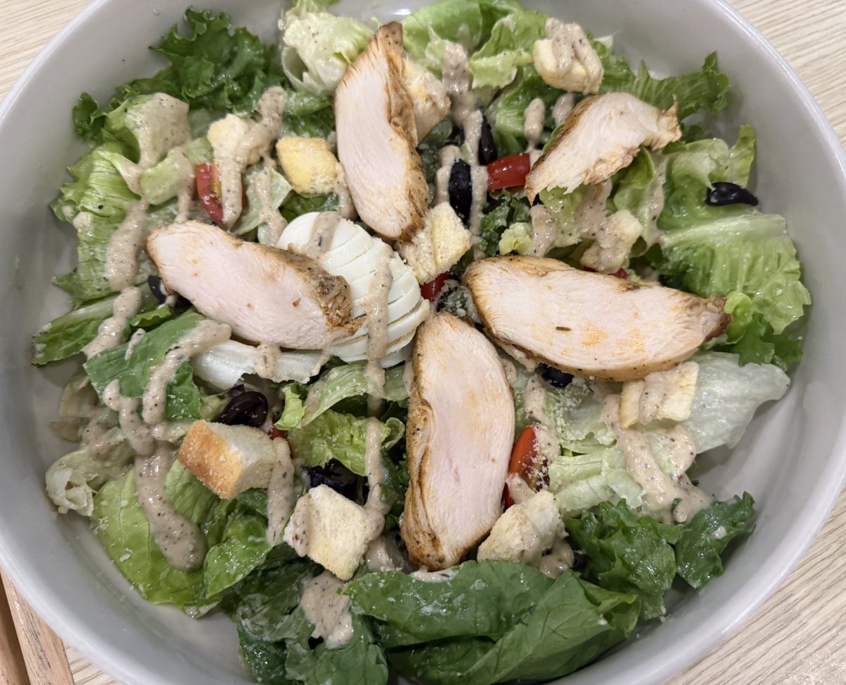 สมัยก่อนชอบกิน 
- ขนมถุง มาม่าดิบ
- ไส้กรอก ลูกชิ้น กินทุกวัน
- เบเกอรี่ ขนมปัง
- ไอติม 
- ของทอด 
- chocolate 
- ไวน์ 

- ผักไม่ค่อยกิน และนอนดึกมาก 
ตี 3-ตี 5 ตื่น บ่าย กินอาหารแค่ 13.00-17.00 ไม่ได้ตั้งใจกินน้อยขนาดนี้ แต่เพราะนอนดึก ทำให้ตื่นสาย เวลาบีบ