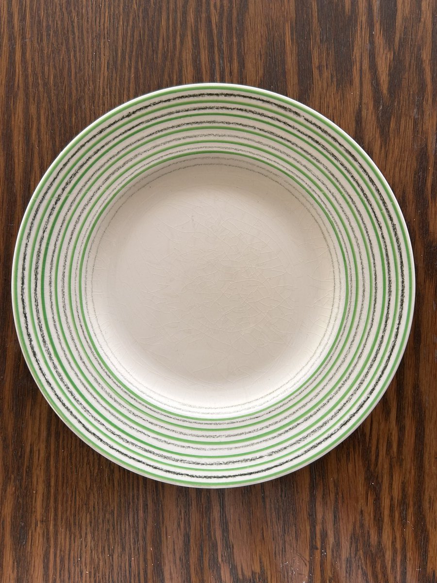 atelierLIB's tweet image. 伊勢丹の「英国展」で目があってしまった。スージー・クーパーのクレヨン。
温かみがありつつシャープな線、
やっぱり可愛い💚