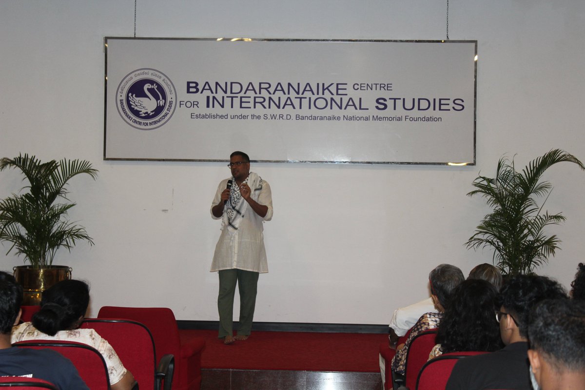 BCISLKA's tweet image. “Citizenship can deny rights.” 💭

At BCIS, Amal de Chickera urged a rethink of how states create and exploit statelessness—calling to de-centre the State in our idea of rights.

#Stateless #HumanRightsLaw #GlobalSouth #BCISEvents