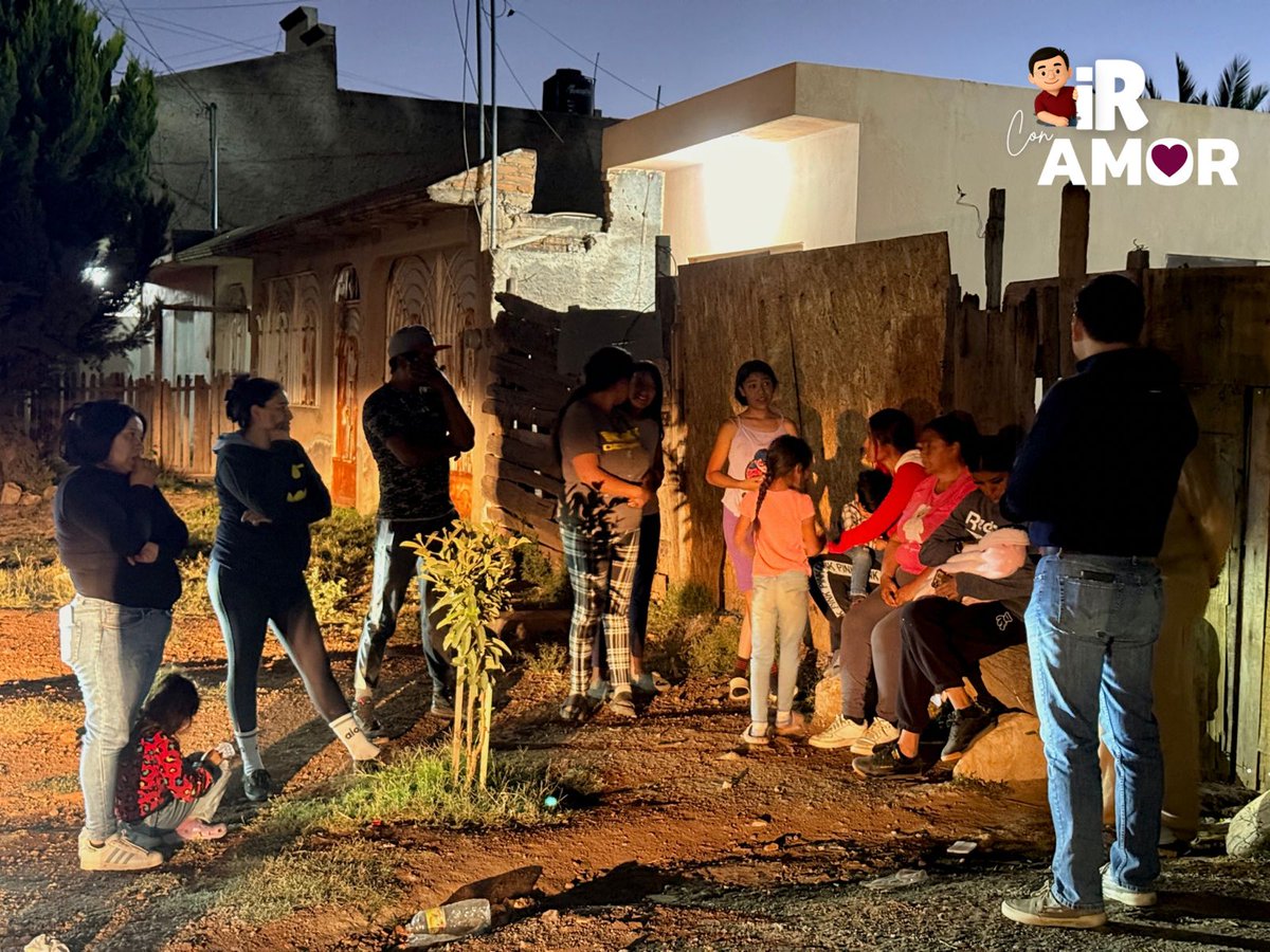 ivanramirezdgo's tweet image. iR CON AMOR POR DURANGO
Otra vez nos cayo la noche y ahora tambien el frio. 
Muy agradable reunión. 
¡Gracias!