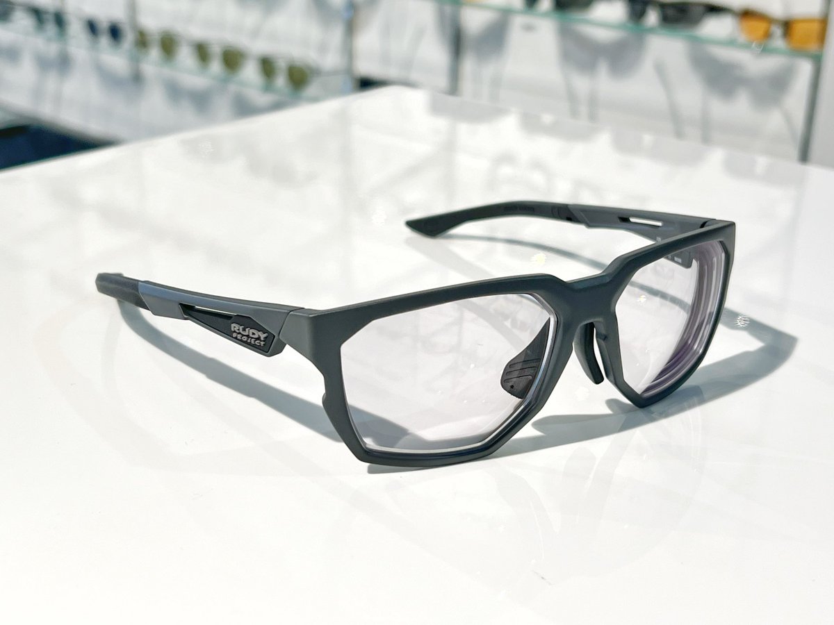 eaudevie_osaka's tweet image. 2way✌️
1本で #メガネ にも #サングラス にもなる！
#RudyProject🇮🇹の期待の新型&quot;NO CORD&quot;が絶好調♪
色々なシーンで活躍する事間違いなし！
ご相談頂きありがとうございました😊🙏
frame : ピヨンボマットフレーム
sulens : マルチレーザーレッド
lens : GRAY15% CHP (耐擦傷.耐熱.帯電防止コート)