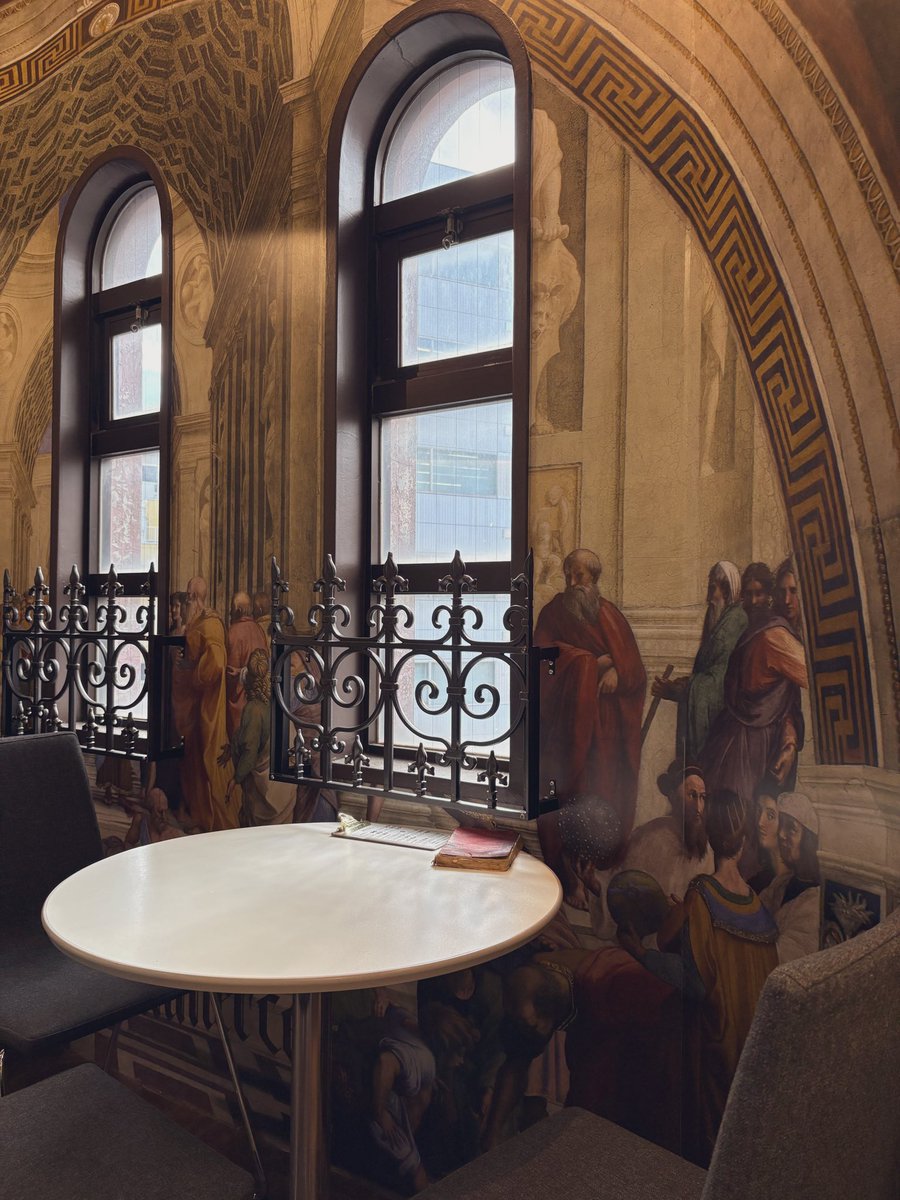 美術館のようなカフェ☕️
推しお菓子オレオのケーキ注文してみた...