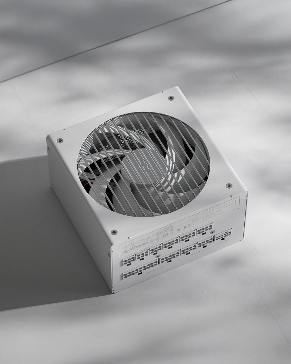 FractalDesignJP's tweet image. 静かなるパワーでPCをさらにパワーアップ⚡
Ion 3 Gold新登場
 高性能かつ静音性に優れた最新のPSUシリーズです。Fractalの最新の電源ユニットで、高性能かつほぼ無音な動作を体験しよう。
詳しくは製品ページへ: fractal-design.com/ja/products/po…