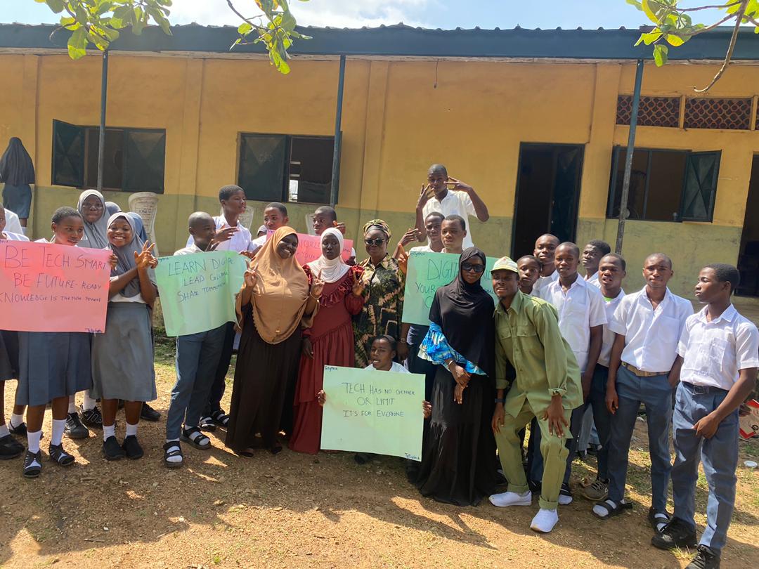 Yesterday, our team at <a href="/tt_initiative/">TeliyTech Initiative</a> held an awareness program on Digital rights and Online Safety at Laro Grammar School. I had the privilege of facilitating the session, my first public presentation ever🥹.
Grateful to our Founder <a href="/PiousDev/">Yunus Kareem</a> &amp; Program Director <a href="/TheOlanikeBash/">Olanike Bash ✨🌍</a>