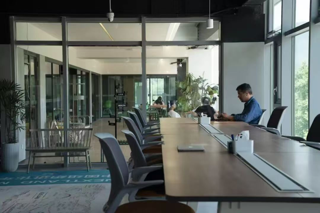 Hi_Deqing's tweet image. Work with mountain views! &quot;Xing Tou Shang Future #Workspace&quot; now open in #Moganshan—no #cubicles, just flex seating &amp;amp; Cloud-powered Tech for #entrepreneurs. #CoworkingRevolution