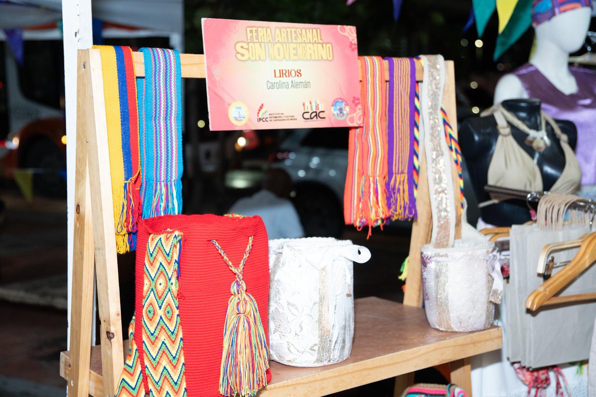 Ipcc_Cartagena's tweet photo. 🎉💚 ¡La creatividad y el talento local artesanal se tomaron nuestras Fiestas de la Independencia!

Hoy nuestra directora Lucy Espinosa inauguró en el @MallplazaCo la gran feria Son Novembrino, una vitrina que celebra el arte, la tradición y el espíritu festivo de Cartagena. ✨ https://t.co/ah08gz8HKm