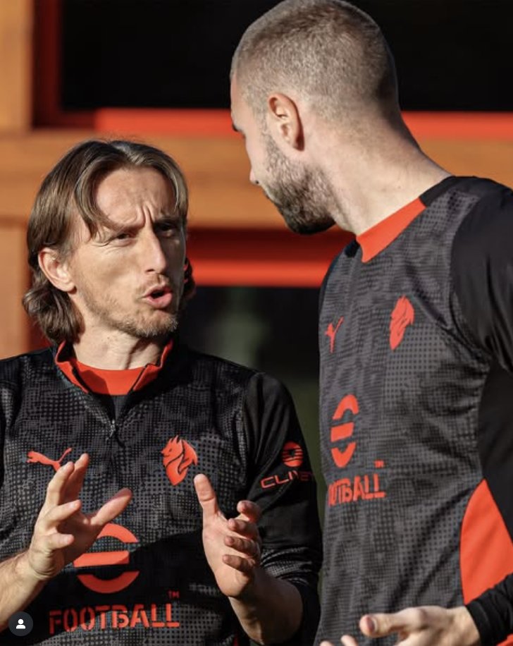 DrTuitter's tweet image. 🔴⚫️ #Modric mi ricorda #Maldini
Per longevità e umiltà. Per il suo modo di trasmettere e migliorare chi gli sta intorno. Per valori, voglia di vincere e professionalità, per passione e rispetto. 
Spero che il suo percorso nel #Milan sia solo agli inizi e prosegua da dirigente.