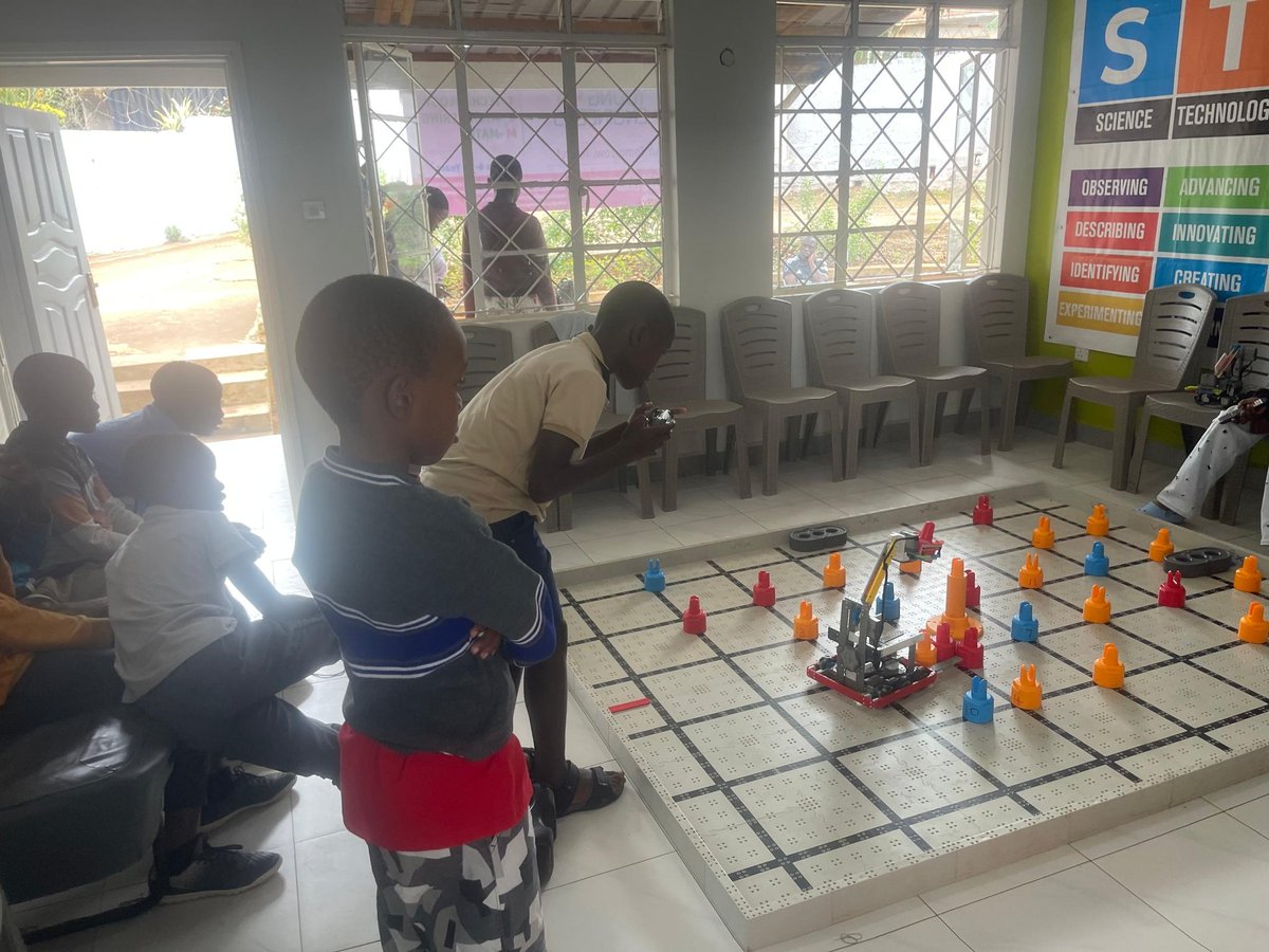 MusinguziRob1's tweet photo. #UGROBOTICS2025UPDATES! Today, Nakawa hosts the continent’s brightest young engineers from Uganda, Kenya, Tanzania & Zimbabwe. STEM is alive and thriving! #UgVotes2026 #YoungEngineers #UnstoppableUG https://t.co/K48pNgwi0M