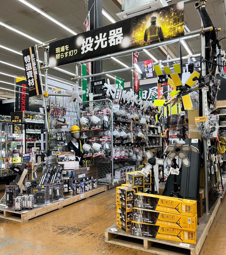 様々なシーンで活躍！」おすすめ投光器🌃／ 夜間の屋外やガレージでの