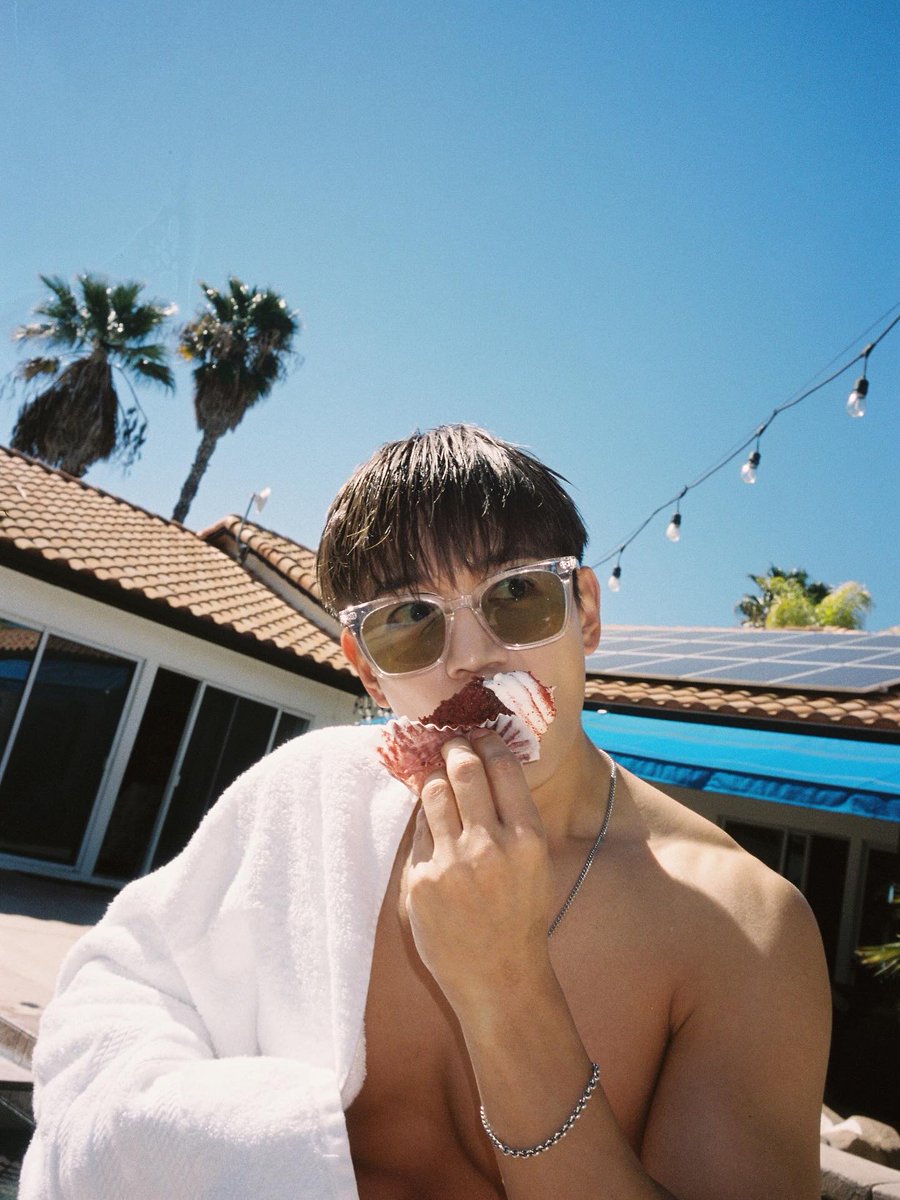 251107 photographer update 
MINHO PHOTO EXHIBITION ☀️🌊🌴
6
#샤이니 #SHINee #Minho #민호