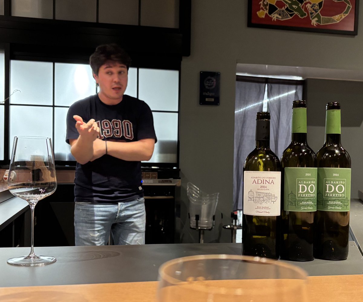 Do Ferreiro + la cocina japonesa de Ernesto en Lui &amp; Keito parecen hechos el uno para el otro.
Ayer, además, con Manu Méndez dando una masterclass de Rias Baixas.
Los 21 y 19 de Cepas Vellas están (ya) para llorar.