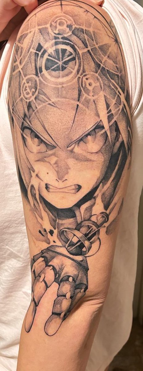 PigeonsMaster_'s tweet photo. // it’s finished ~ and I did a new one also ~ yet to finish with Mustang on the other half of my arm cause flame daddy cannot be left out https://t.co/5CLMcXLTYv