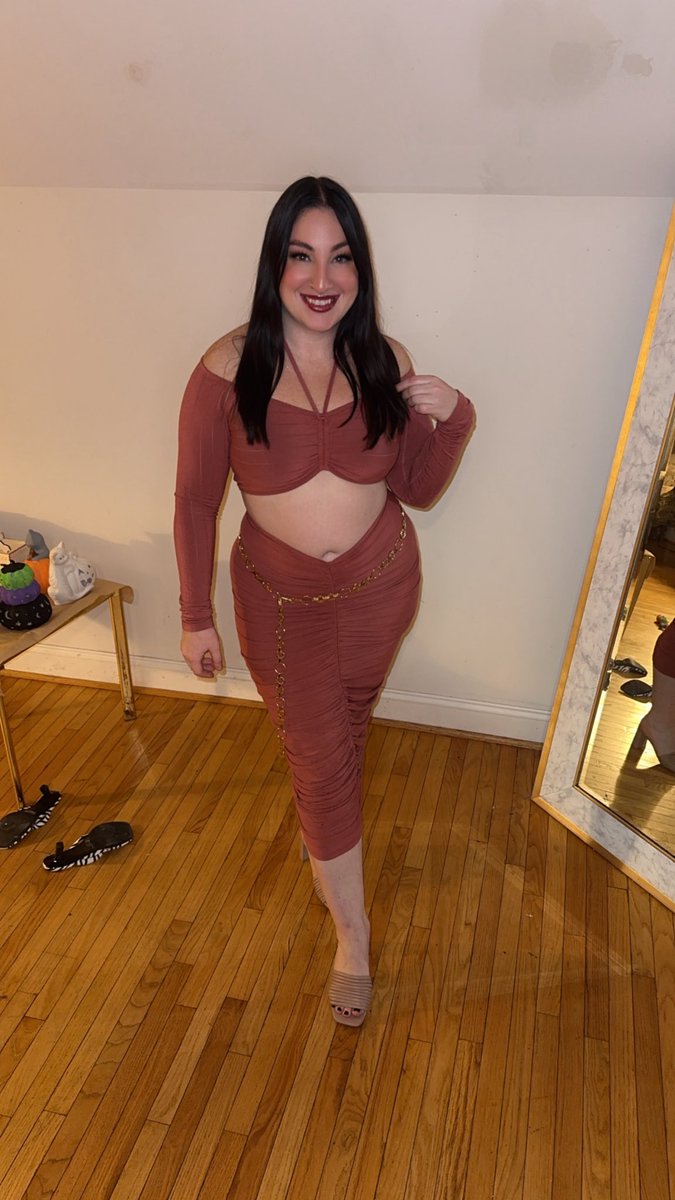 FatAssKate's tweet image. You show up hot one time and everyone wants to take you home