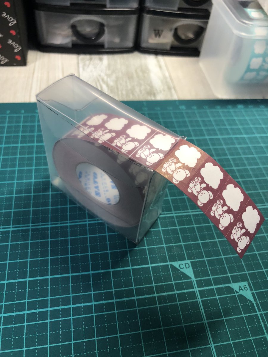 cqxefSgbWxpksn9's tweet photo. ヨハクさんの箱入りをみて
思いついた！
『これクリアファイルで作れば見やすいのでは？』と……作ってみた(´>∀<｀)ゝ
バラバラになるの嫌やし💦
引き出して使いたいし( *´艸`)

入れ物買えば問題ないねんけどwww https://t.co/V57aKlP444