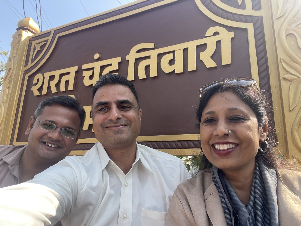 मौसम की ख़ुश्बू ने बताया 
मेहमान कोई आया हैं 
अंक में जो उम्र दर्ज ना हो
बेफ़िक्र जन्मदिन मनाया हैं 
<a href="/Preetamathur/">Preeta Mathur</a>
