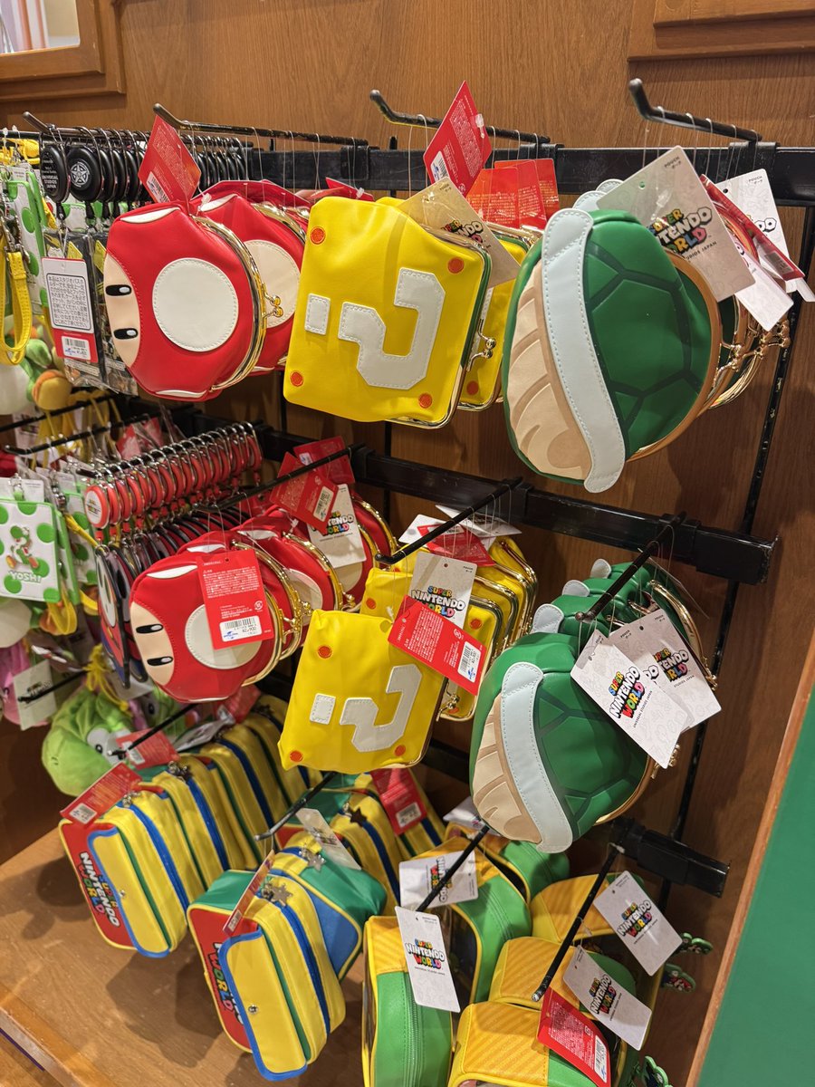 あと、ニンテンドーからは がま口👛のポーチが出ていました！ スーパー