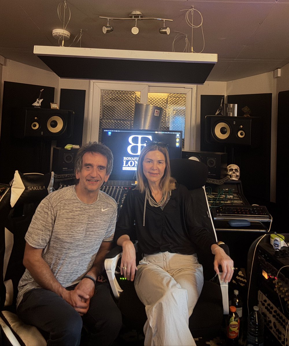 BonaFideStudio's tweet image. Looking for the perfect gift for the #muso in your life? Our Studio Gift Vouchers hit all the right notes. 
They can be used for any of our services #recording, #sound #engineering tutorials, #audio production, #mixing, #mastering, or rehearsals at your chosen value
020 8883 9641