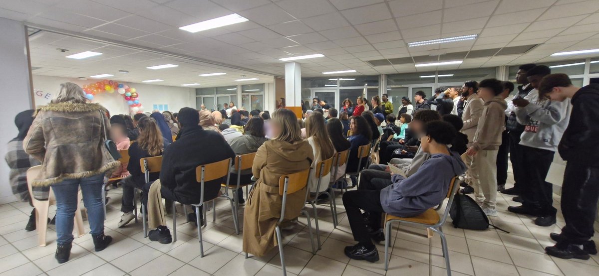 Déplacement du DASEN37 hier soir au collège La Rabière à Joué-lès-Tours à l’occasion de la cérémonie républicaine de remise des diplômes du DNB.
Un moment fort pour célébrer la réussite des élèves et le travail collectif des équipes éducatives. 👏🎓