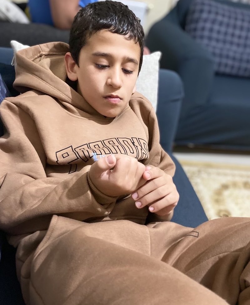 Kayıp çocuk Veysel Bilen'den bugün de haber yok...
Elazığ'da 3 gün önce gece yarısı evden çıplak ayakla çıkan Veysel Bilen aniden kayboluyor ve izine rastlanmıyor?
11 yaşındaki Otizmli Veysel Bilen'e ne  oldu?
Ülkemizde neden hep çocuklar kaybolur neden?
Koca bir kentin ortasında