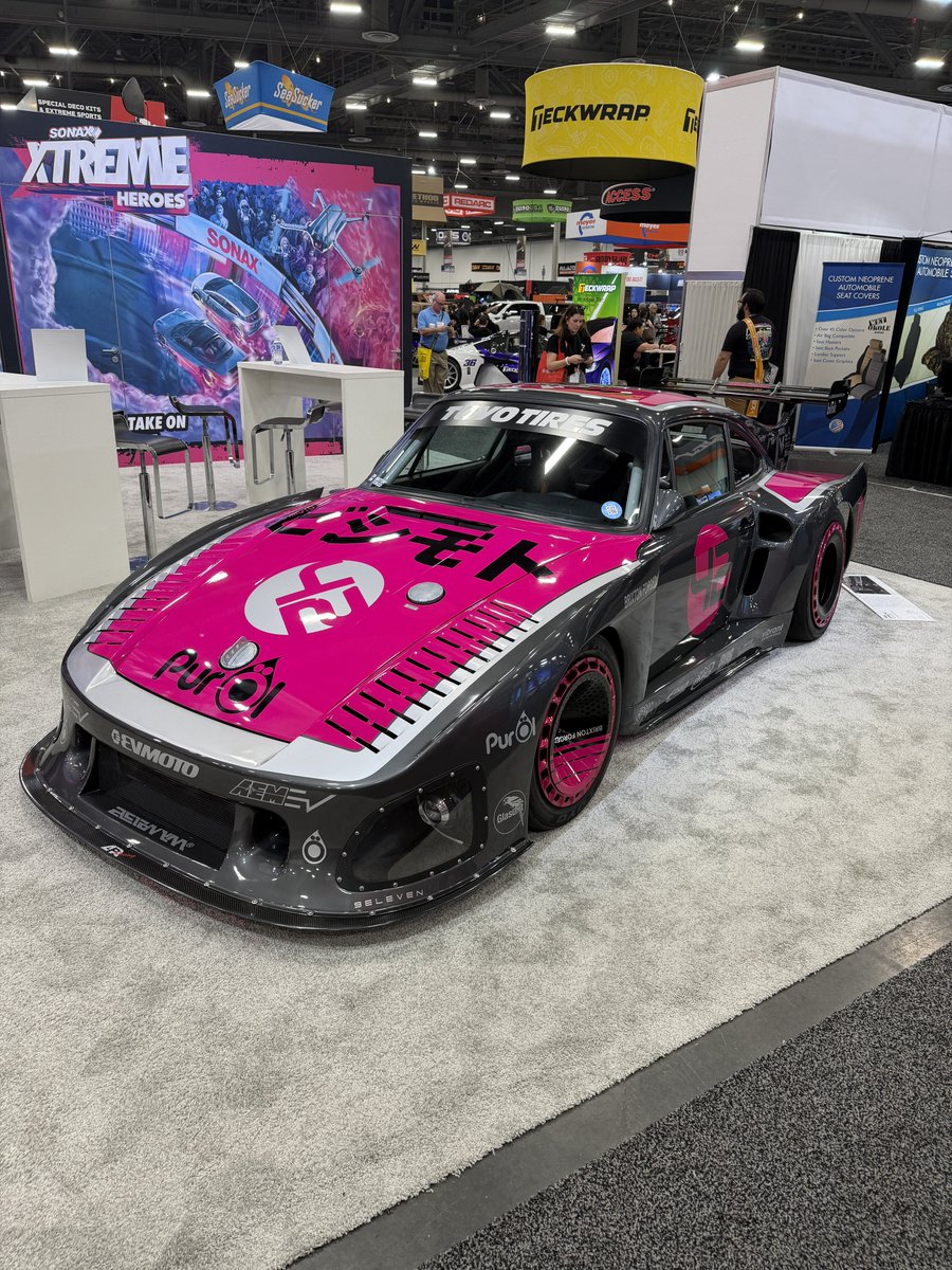 Draghub1's tweet image. ⚡ Bisimoto Porsche 935 K3V

🔋 636 HP Tesla motor 🔋 32 kWh split batteries ⚖️ &amp;lt;2,700 lbs 🛠️ Kremer K3 body (1979 molds) 🎨 Ikuzawa pink/grey livery
Silent. Instant. Lethal.
#Porsche935 #Bisimoto #K3V
