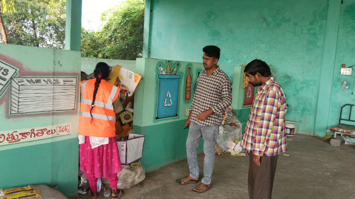 శానిట ఇన్స్పెక్టర్ సురేష్ గారు డిఆర్సి సెంటర్ ని పరిశీలించడం జరిగినది 
<a href="/tksreedevi/">TK Sreedevi</a>
<a href="/cdmatelangana/">C&DMA</a>
<a href="/CollectorSRPT/">Collector Suryapet District</a>
<a href="/SwachhBharatGov/">Swachh Bharat Urban</a>
<a href="/SBMU_Telangana/">SBM (U) TELANGANA</a>
<a href="/tgmepma/">TMEPMA</a>
<a href="/uttampadmavathi/">Padmavathi Reddy</a>