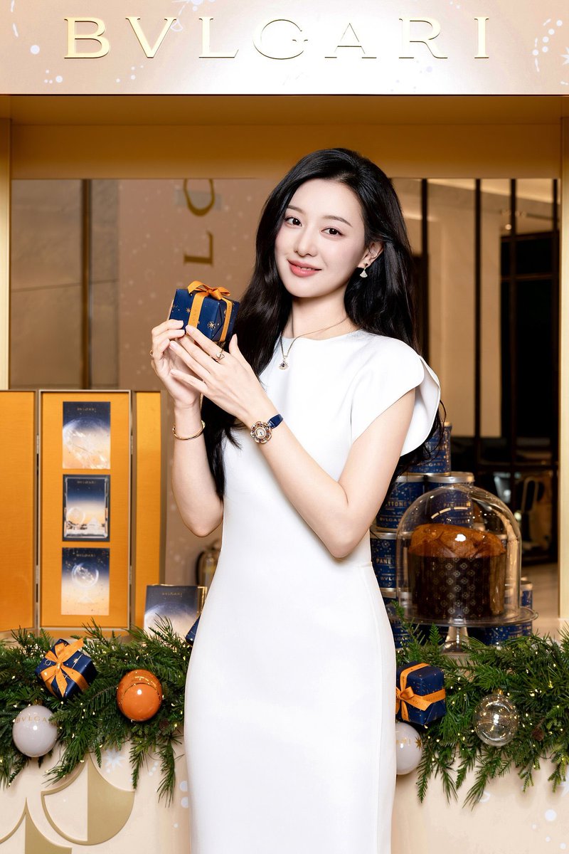 251107 #불가리 홀리데이 디바스 드림 팝업
#BVLGARI divas' dream holiday popup

#김지원 #KIMJIWON
#金智媛 #キムジウォン