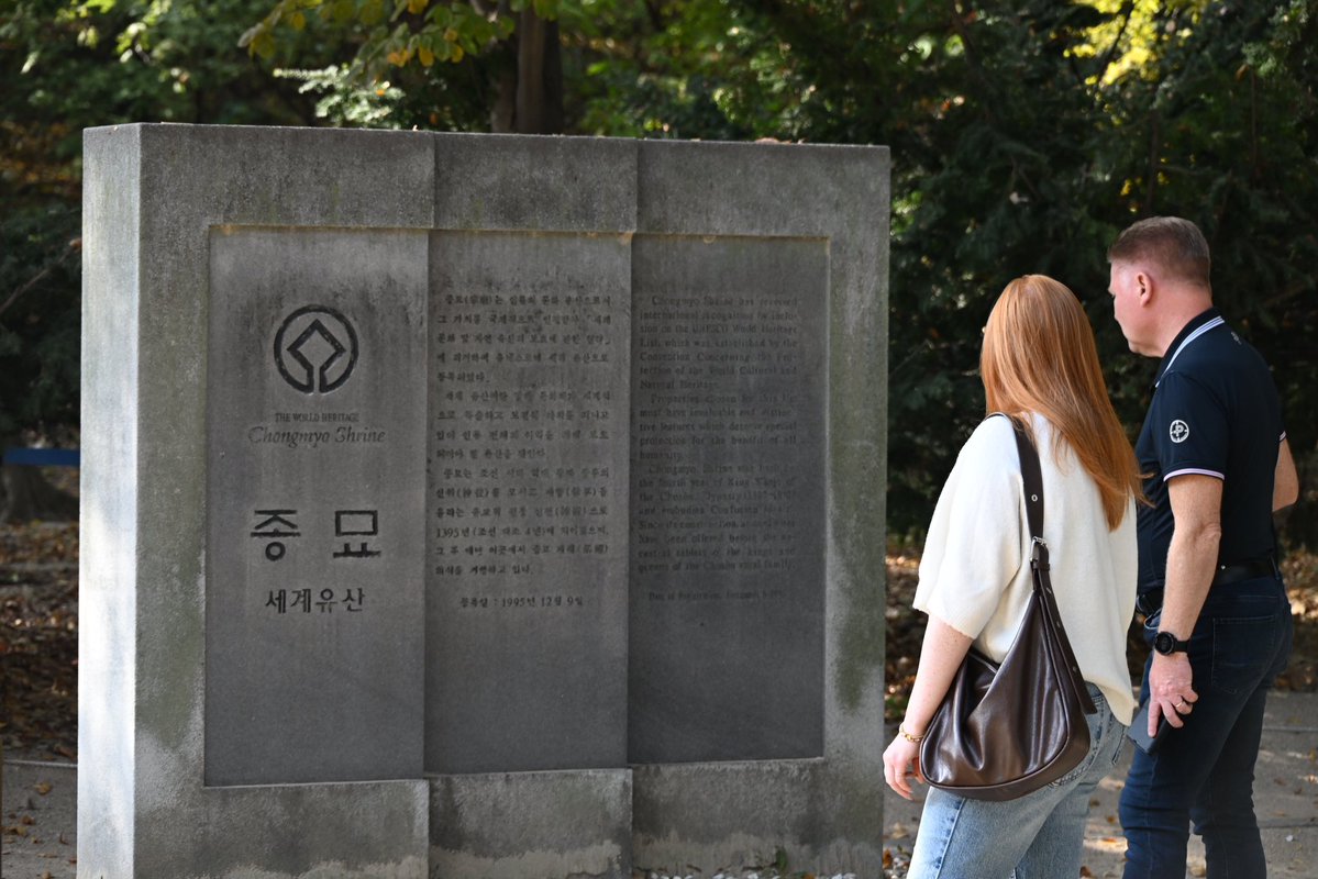 AdmorofKHS's tweet image. #종묘 는 대한민국 정부가 1995년 첫 등재한 유네스코 세계유산이며, 500년 넘게 제례와 제례악이 이어져 온 살아있는 유산입니다. 우리는 이 소중한 유산의 경관과 가치를 지켜내야 하는 중대한 기로에 서 있습니다. 높이의 문제가 아닌 미래세대에 무엇을 물려줄 것인가 고민해야 하는 시점입니다.