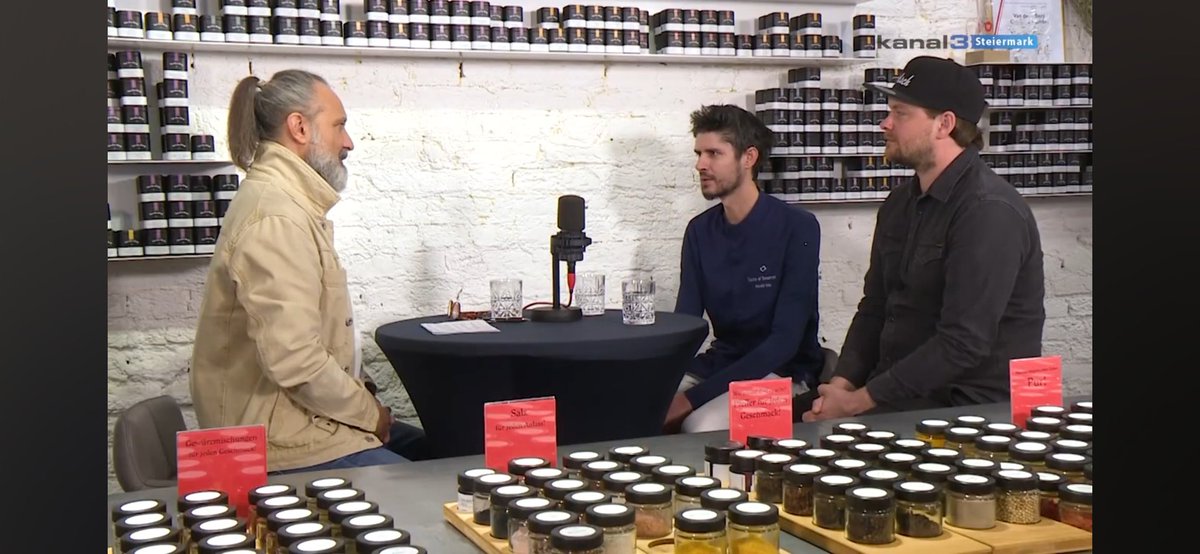 "Advent-Hauben-PopUp-Küche in Graz" #Graz #VandenBerg #Haubenküche #PopUp #Teamwork #Geschmack #Erwartung #Druck #Weihnachten #einlassen #genießen #gönnen #WirtshausAmPfarrhof #HaraldIrka #RestaurantTerra #JohannSchmuck #Kanal3TV #R9Austria #Stadtgespräch
youtu.be/2YzI6IC9xE0?si…