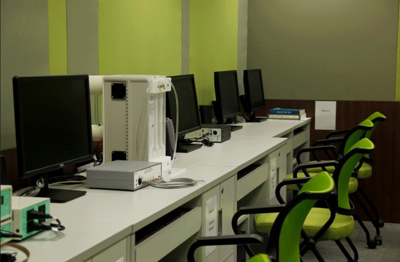 If you graduated after 2012 and took advanced phonetics or phonology courses, this melon-coloured room should look familiar—it’s the Phonology Laboratory! 🍈✨It nurtures ongoing teaching and learning, and student research, in the technical aspects of phonetics and phonology.