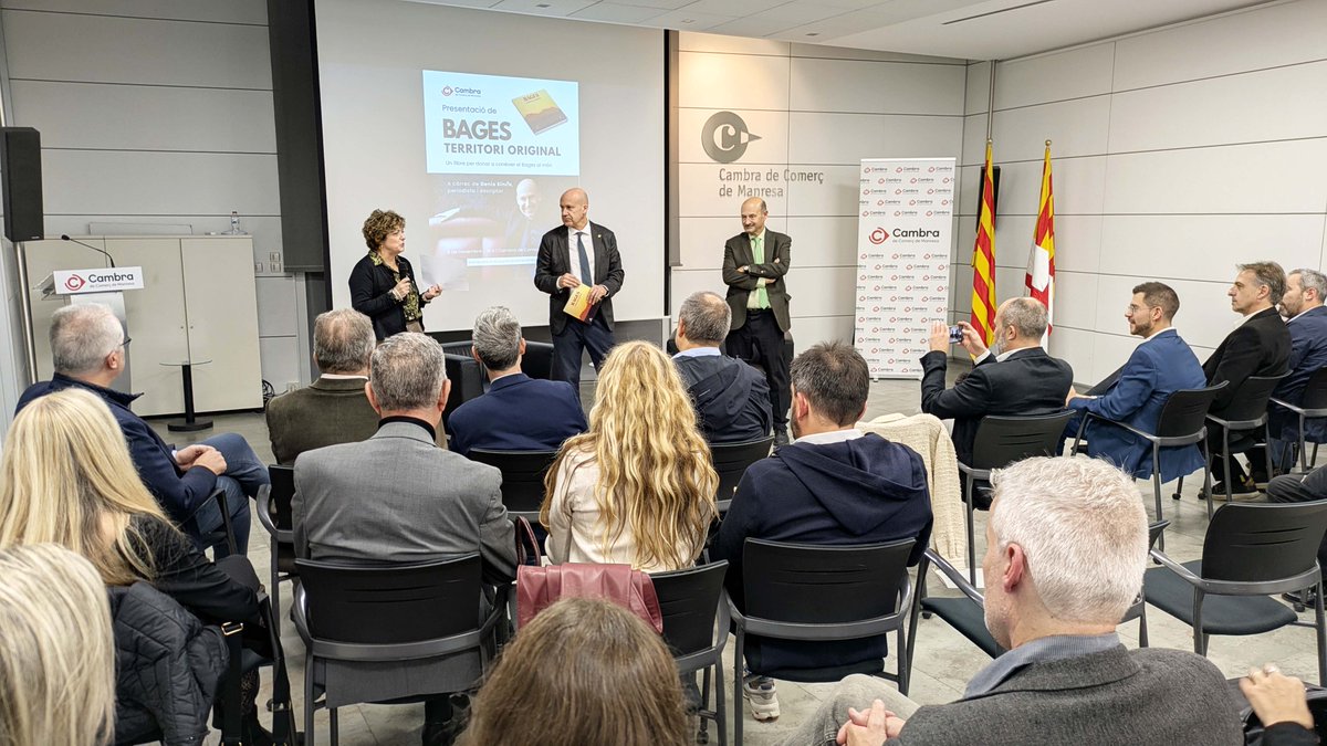 📚 Ahir vam presentar Bages. Territori original, un llibre pensat per explicar el Bages al món.

Gràcies a tots els que ens hi vau acompanyar, i molt especialment a en <a href="/GenisSinca/">Genís Sinca</a> per compartir-nos les seves reflexions.

🔗 + info a  cambramanresa.cat/noticies/la-ca…

#cambramanresa