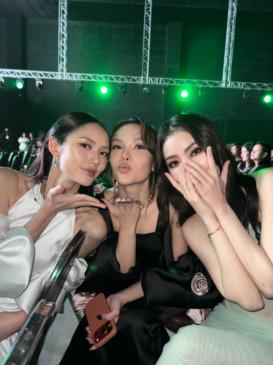 meenaxrina's tweet photo. 🤘🏾🤘🏾
 #iQIYIiJOYTH2026xMEENA https://t.co/64CWDNIqLW