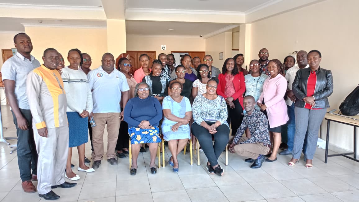 CancerProgramKE's tweet image. Under the #AfyaDada initiative, Community Health Assistants in Machakos County are being trained to strengthen community health systems and advance women’s health and wellbeing at the community level. 
#CommunityHealth 
#WomensHealth